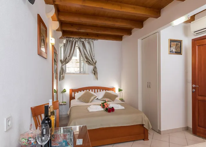 Ivana Old Town - 2 Adults - Apt1